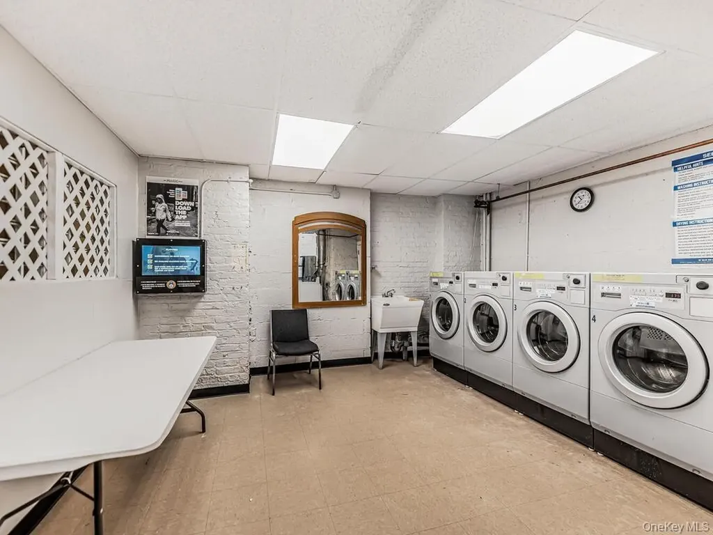 91 E 208th Street Bronx NY 10467