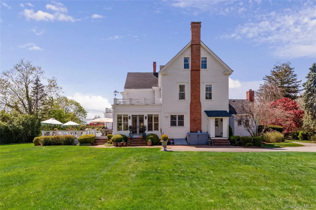 35 S Penataquit Avenue Bay Shore NY 11706