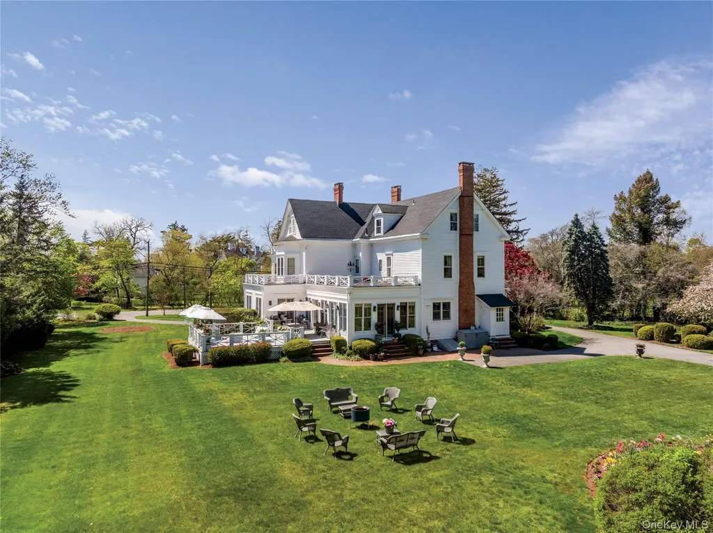 35 S Penataquit Avenue Bay Shore NY 11706