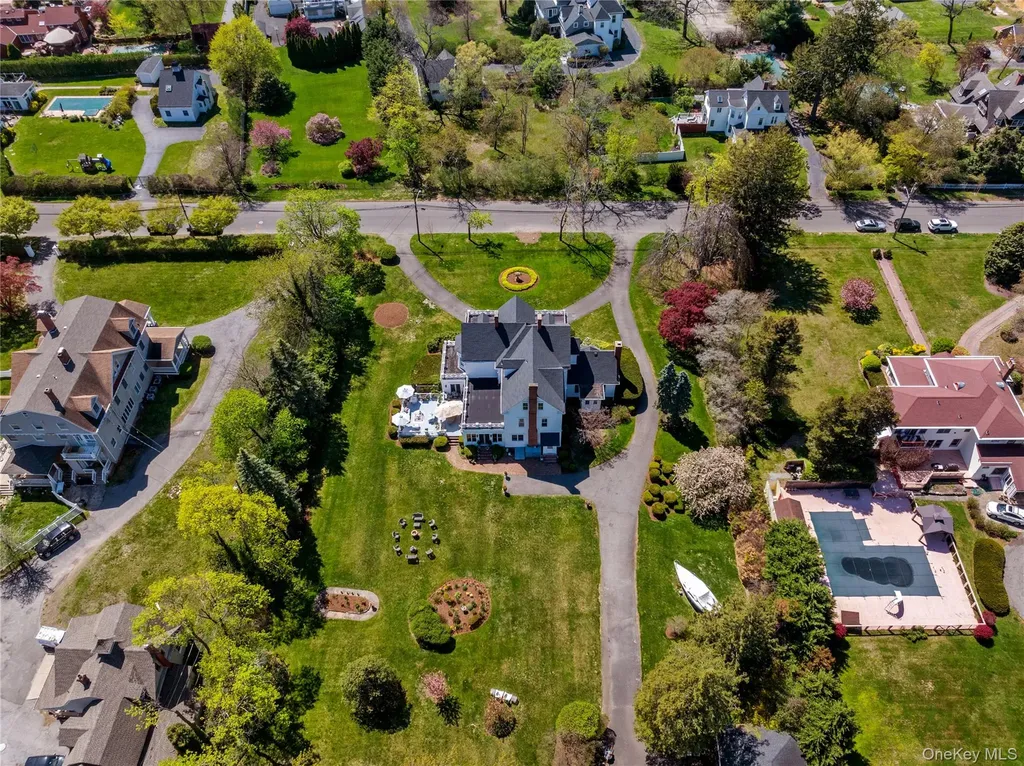 35 S Penataquit Avenue Bay Shore NY 11706