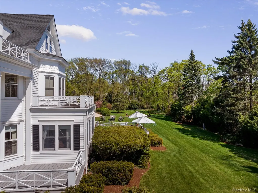 35 S Penataquit Avenue Bay Shore NY 11706
