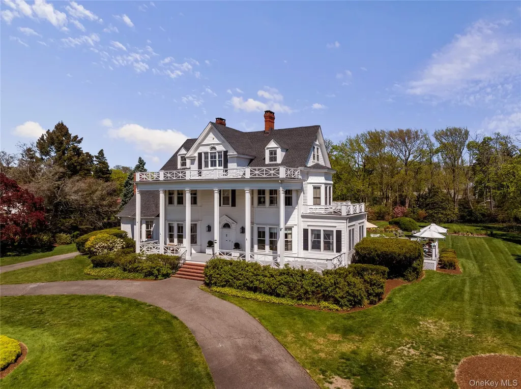 35 S Penataquit Avenue Bay Shore NY 11706