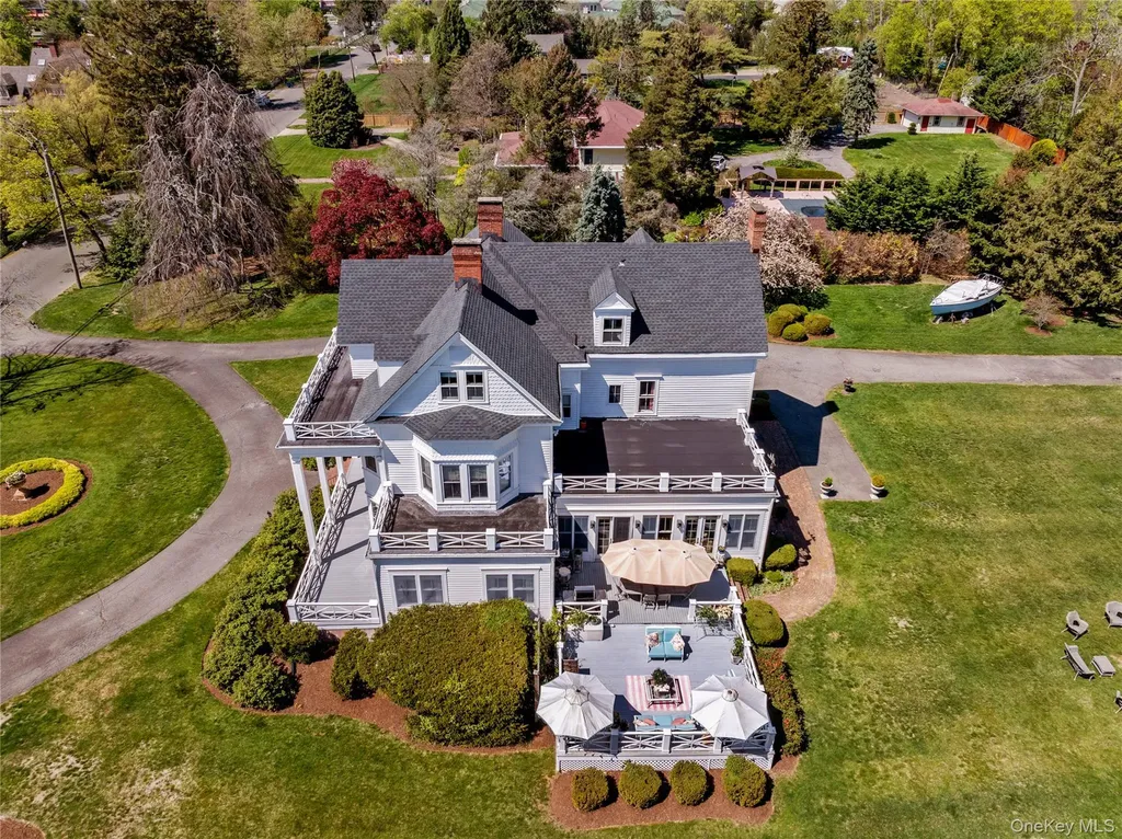 35 S Penataquit Avenue Bay Shore NY 11706