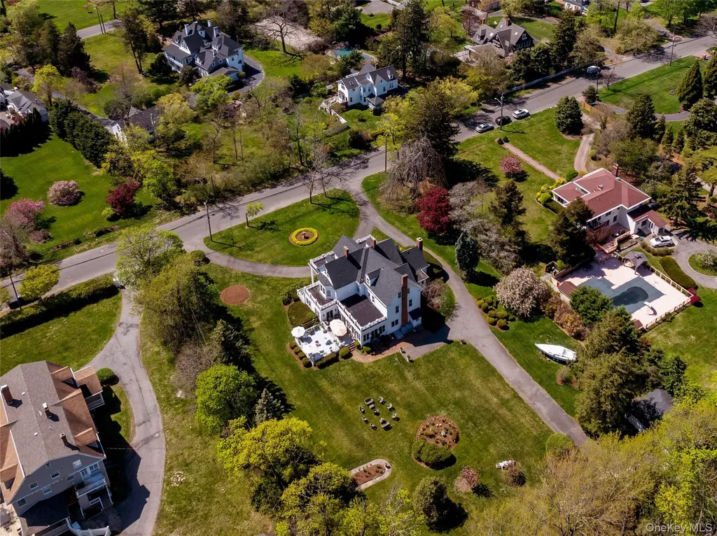 35 S Penataquit Avenue Bay Shore NY 11706