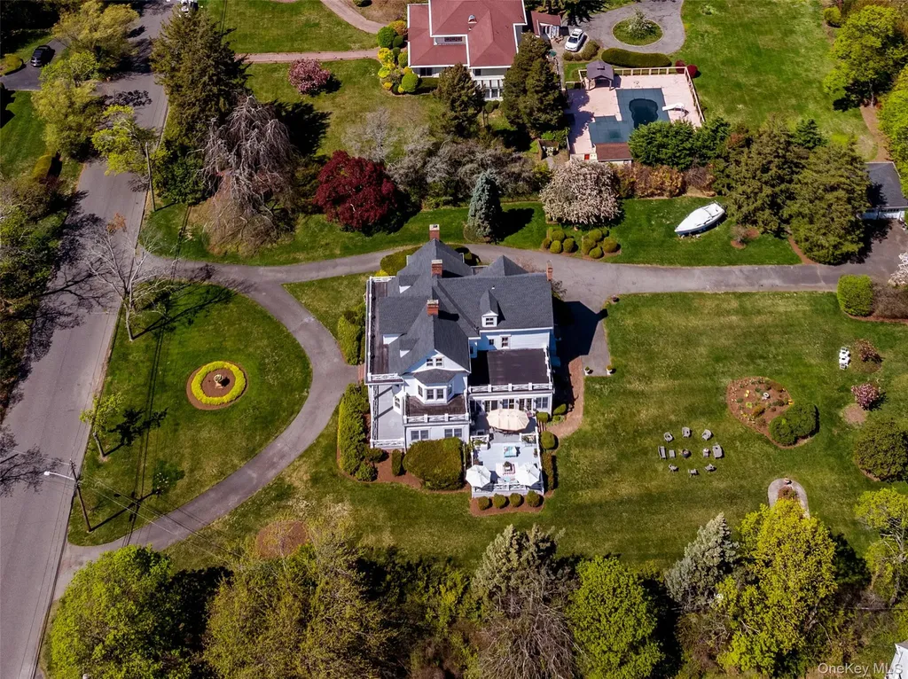 35 S Penataquit Avenue Bay Shore NY 11706