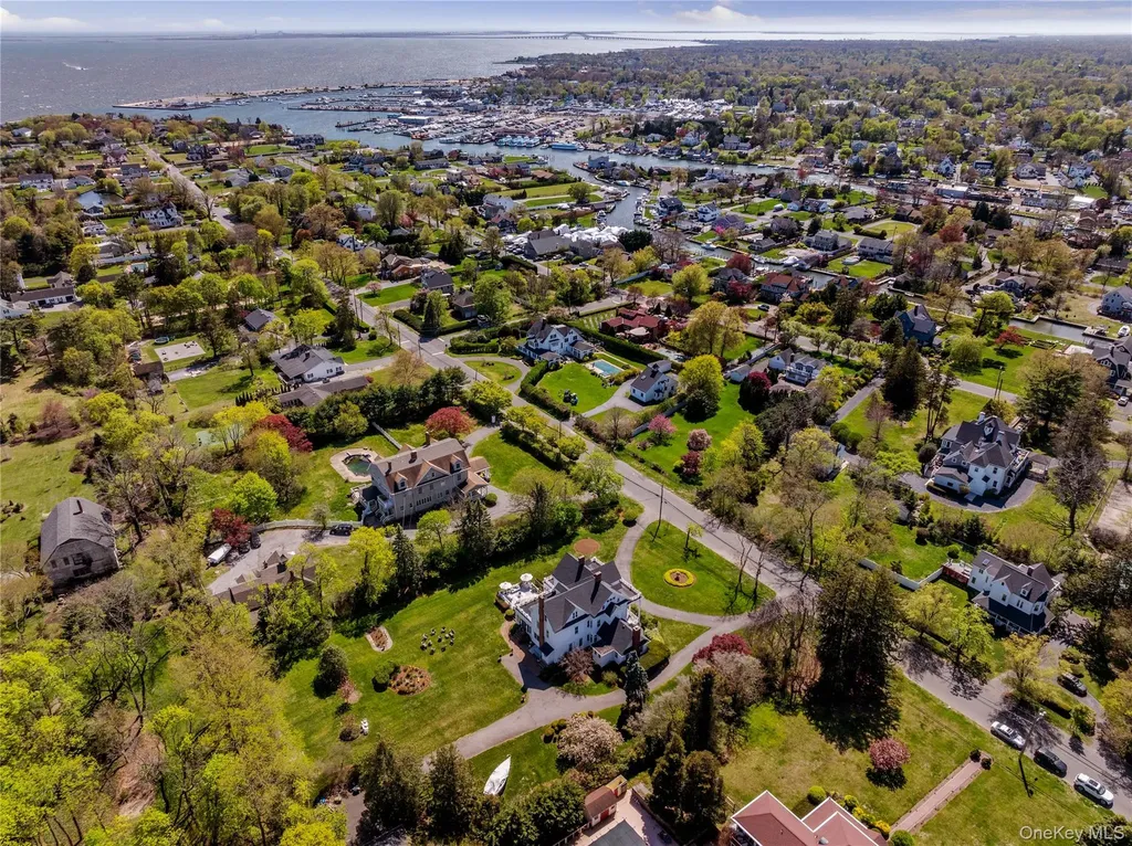 35 S Penataquit Avenue Bay Shore NY 11706