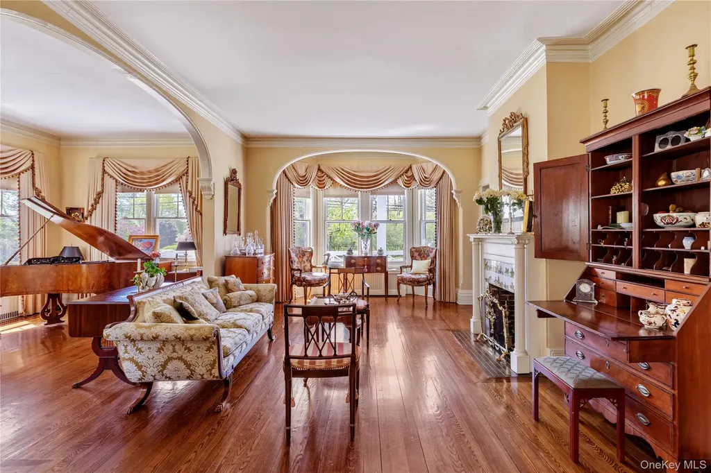 35 S Penataquit Avenue Bay Shore NY 11706