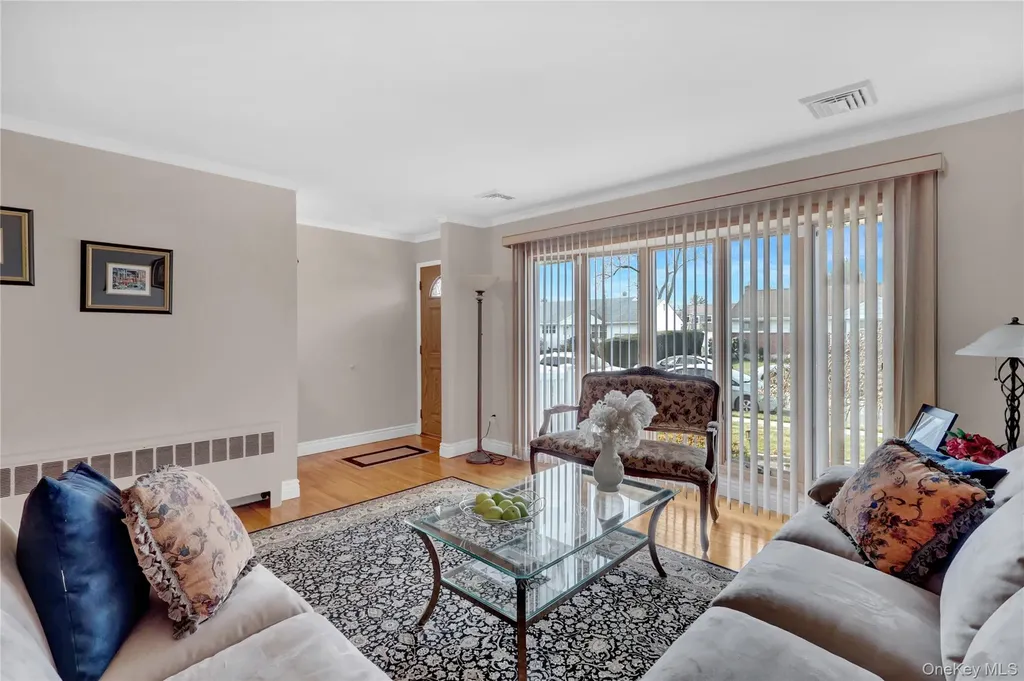 46 Kalda Lane Plainview NY 11803