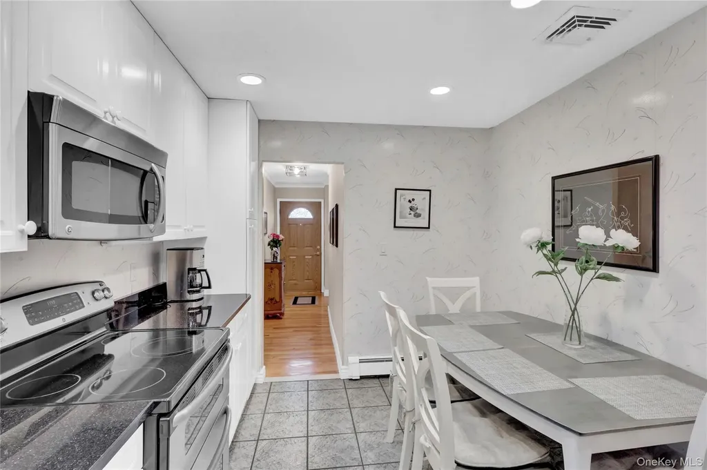 46 Kalda Lane Plainview NY 11803