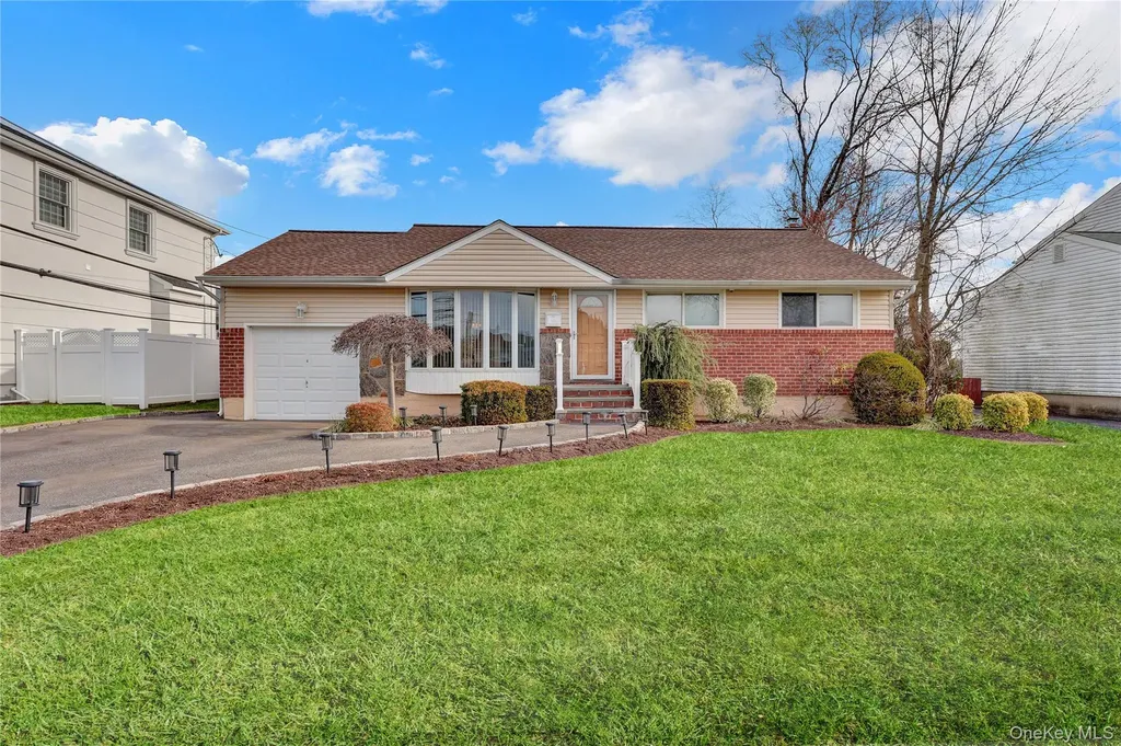 46 Kalda Lane Plainview NY 11803