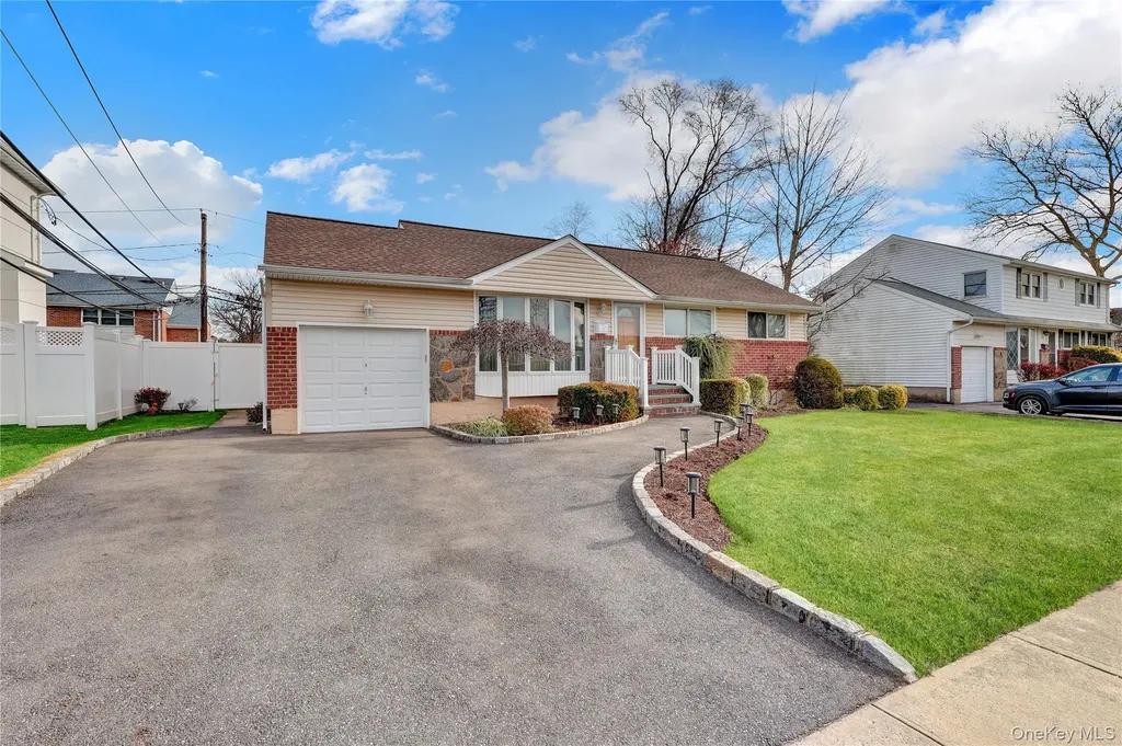 46 Kalda Lane Plainview NY 11803