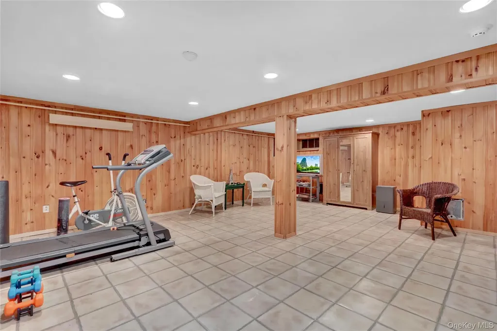 46 Kalda Lane Plainview NY 11803