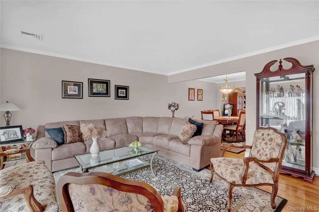 46 Kalda Lane Plainview NY 11803