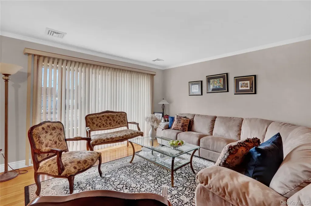 46 Kalda Lane Plainview NY 11803