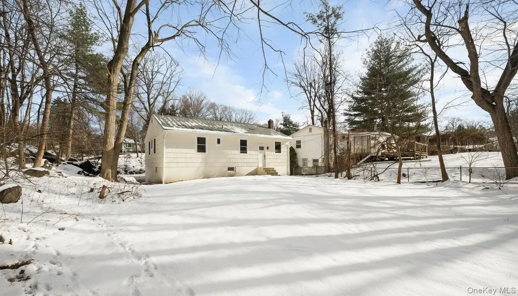 21 Henning Drive Montrose NY 10548