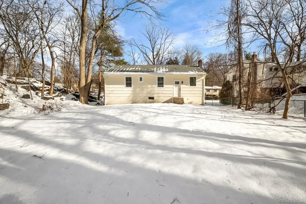 21 Henning Drive Montrose NY 10548