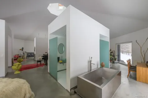 401 Collins Street Hillsdale NY 12529