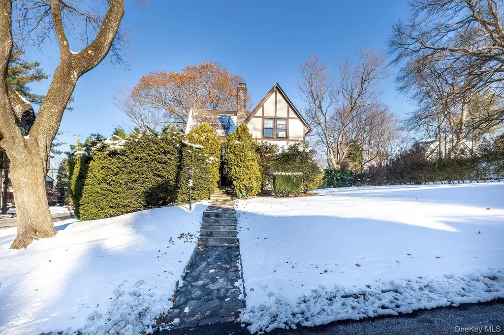 3 Ridgecrest E Scarsdale NY 10583