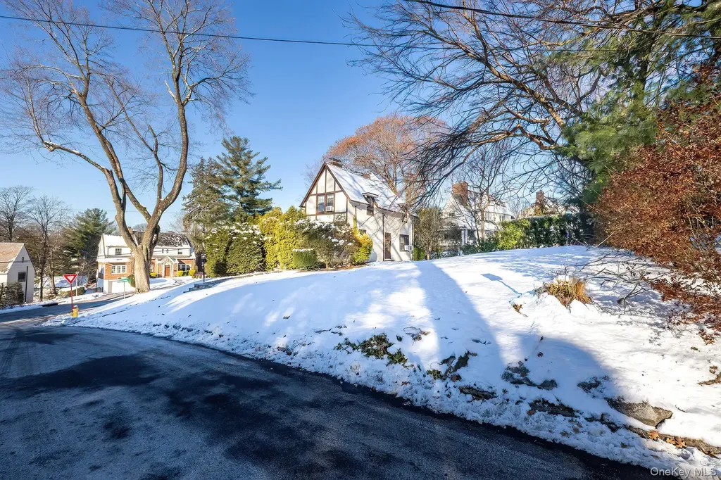 3 Ridgecrest E Scarsdale NY 10583