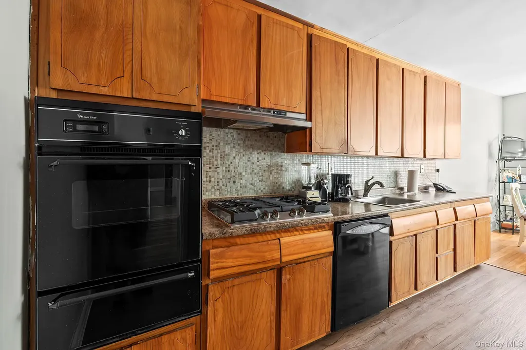 1015 Old Post Road Mamaroneck NY 10543