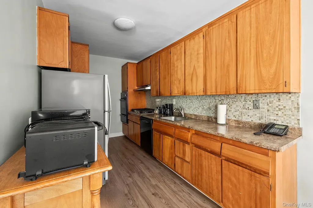 1015 Old Post Road Mamaroneck NY 10543