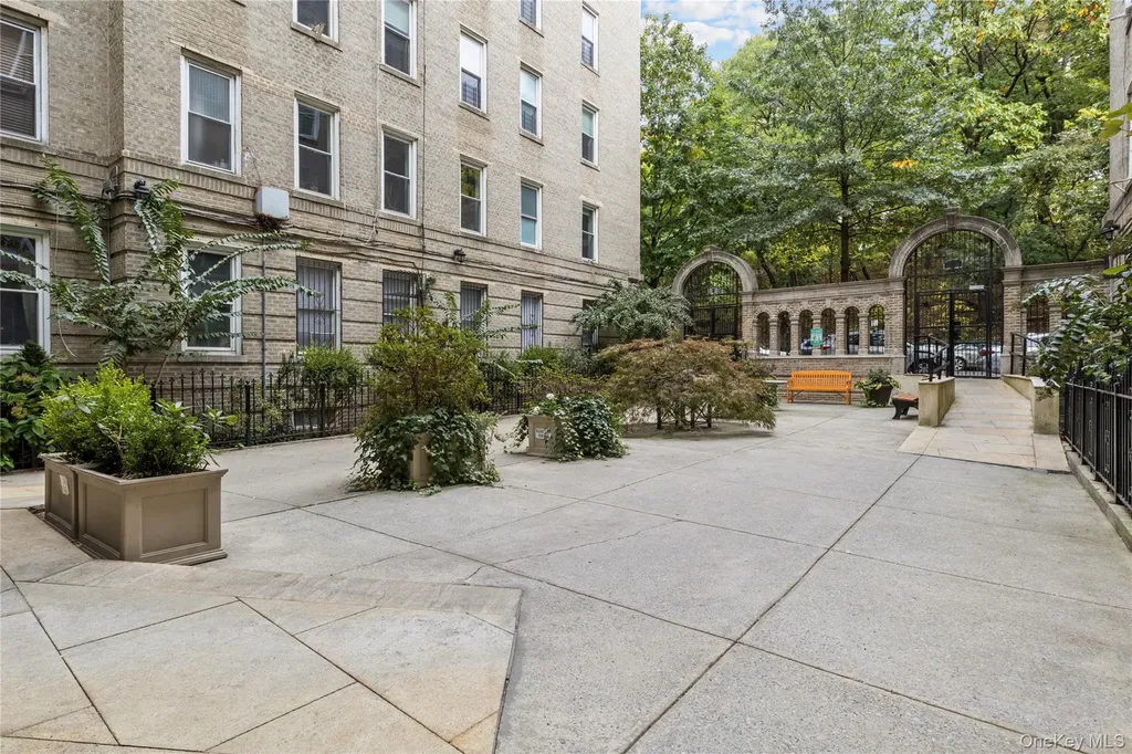 811 Walton Avenue Bronx NY 10451