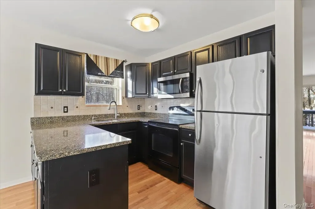 51 Hemlock Circle Peekskill NY 10566