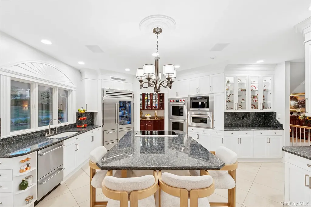 2 N Harbor Down Miller Place NY 11764