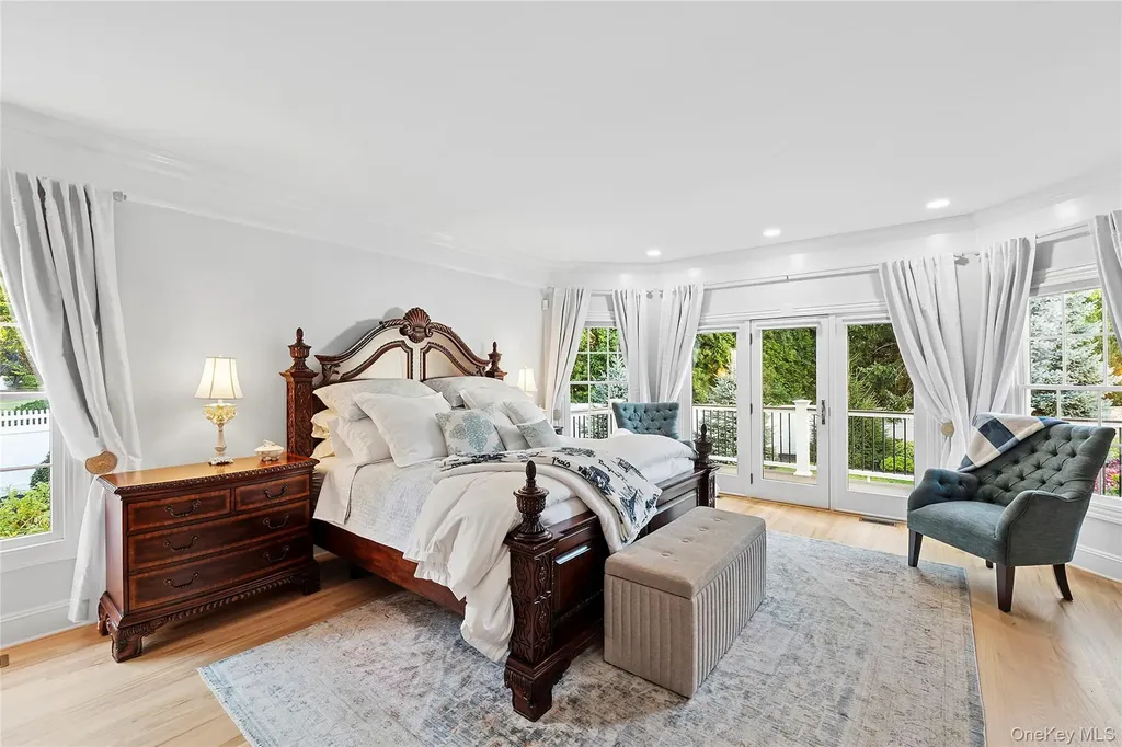 2 N Harbor Down Miller Place NY 11764