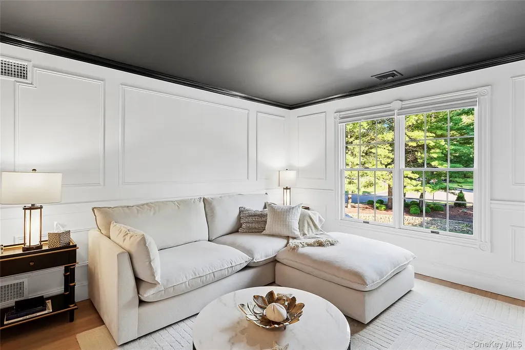 2 N Harbor Down Miller Place NY 11764