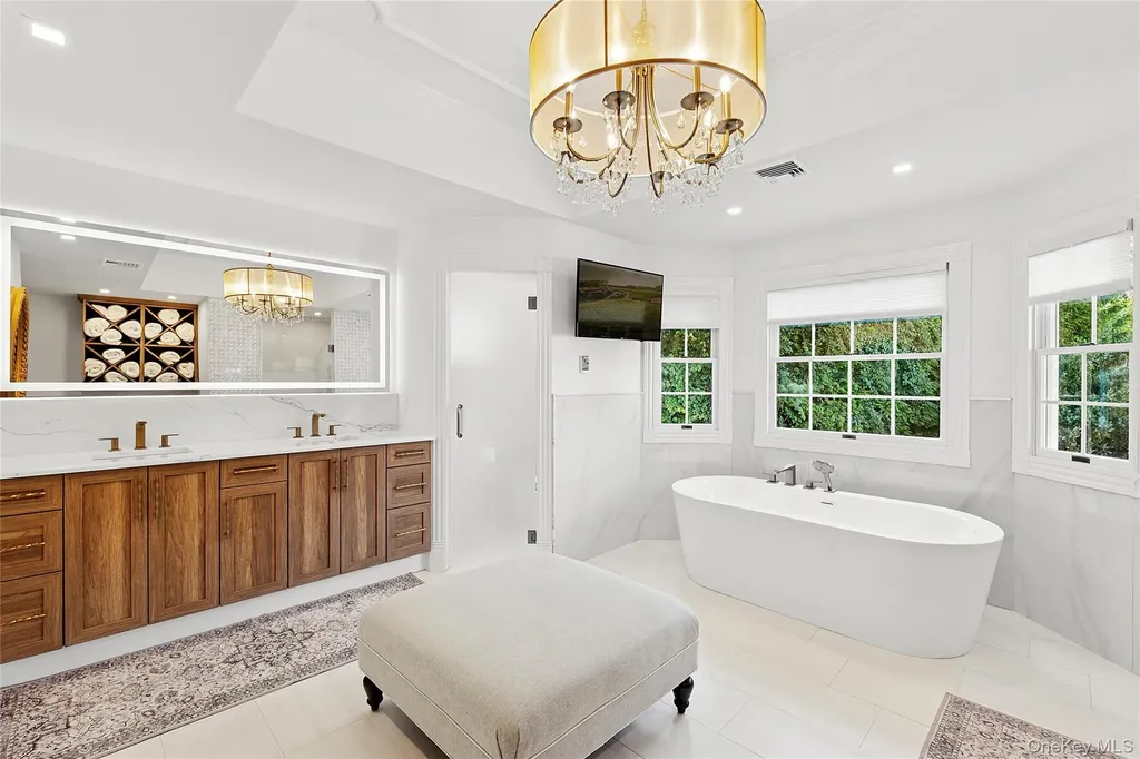 2 N Harbor Down Miller Place NY 11764