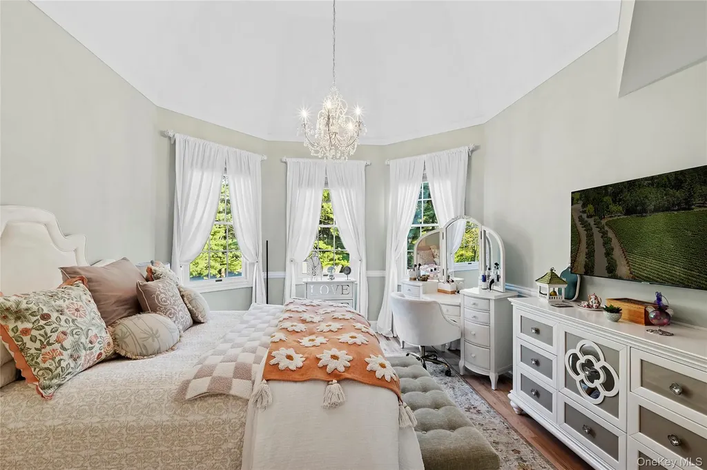 2 N Harbor Down Miller Place NY 11764