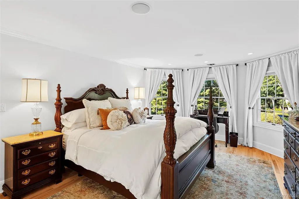 2 N Harbor Down Miller Place NY 11764