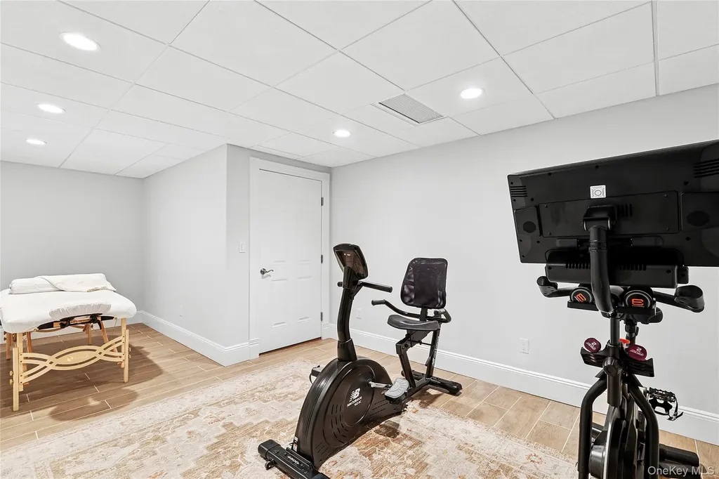 2 N Harbor Down Miller Place NY 11764