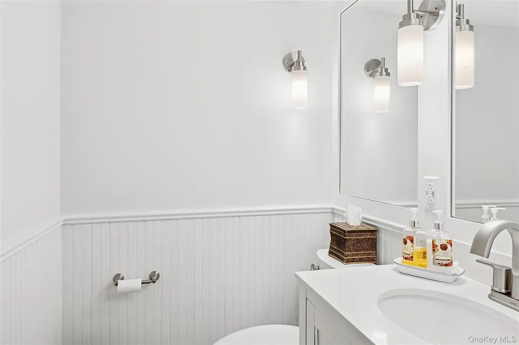 2 N Harbor Down Miller Place NY 11764