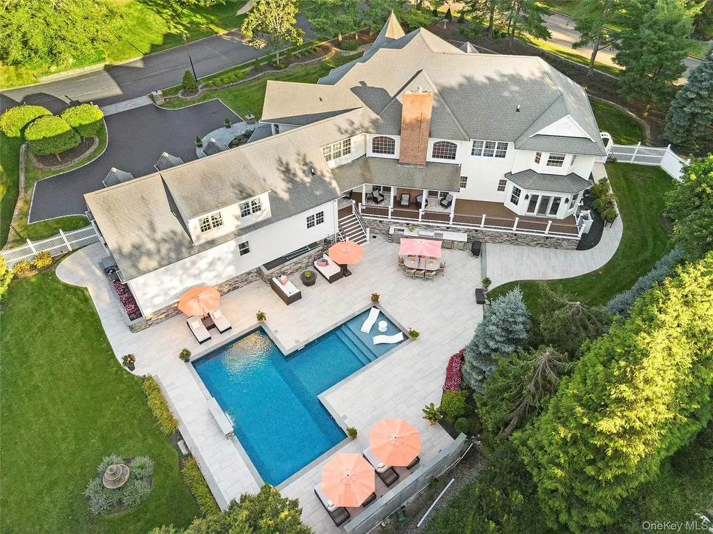 2 N Harbor Down Miller Place NY 11764