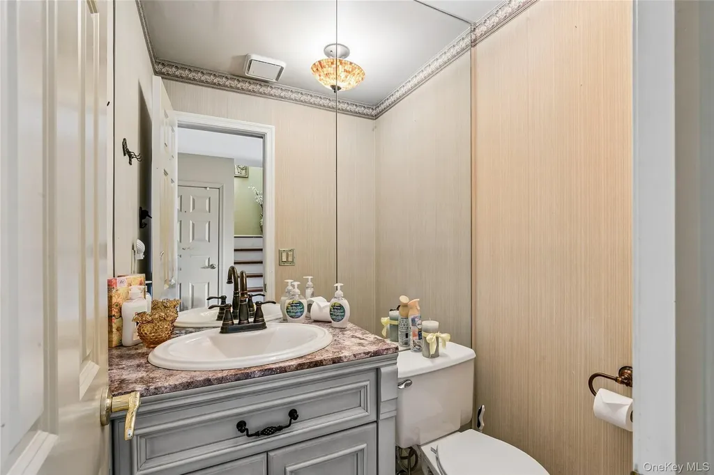 157 Hidden Ponds Circle Smithtown NY 11787