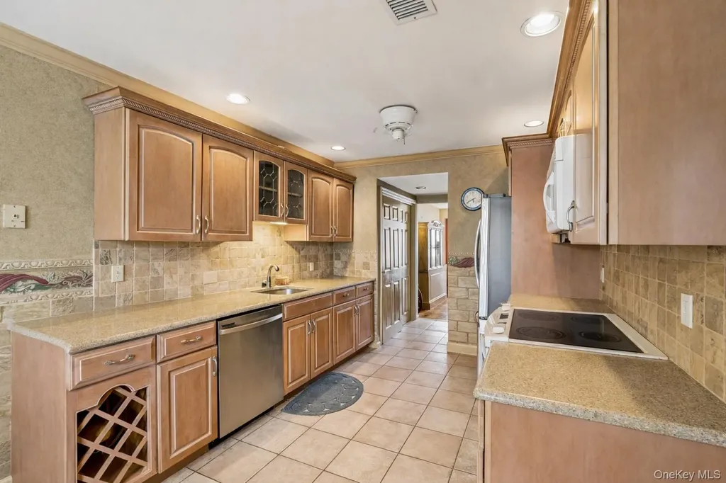 157 Hidden Ponds Circle Smithtown NY 11787