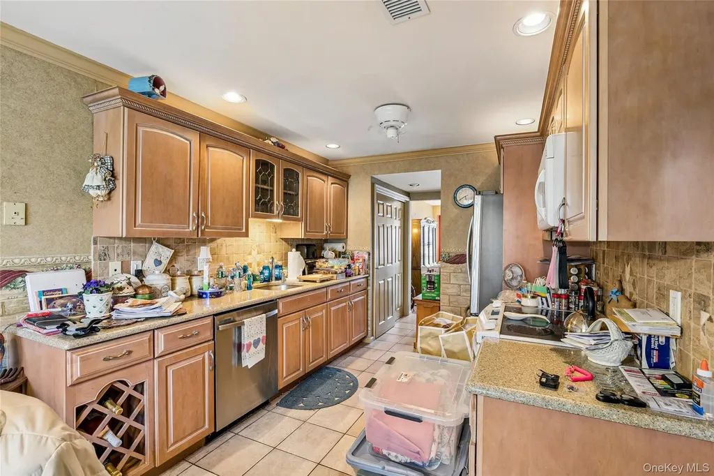 157 Hidden Ponds Circle Smithtown NY 11787