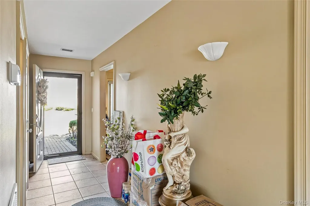 157 Hidden Ponds Circle Smithtown NY 11787