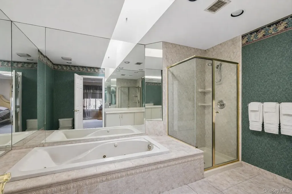 157 Hidden Ponds Circle Smithtown NY 11787