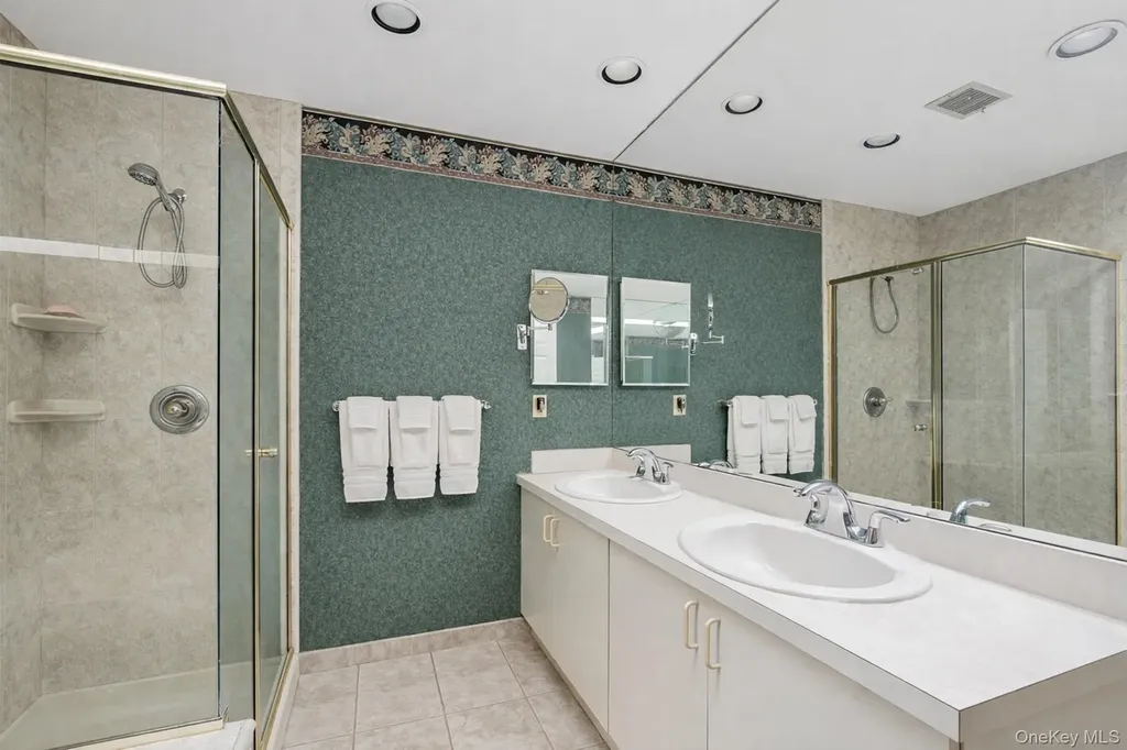 157 Hidden Ponds Circle Smithtown NY 11787