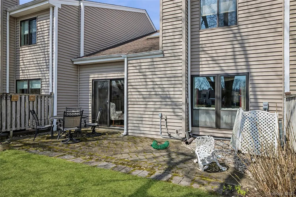 157 Hidden Ponds Circle Smithtown NY 11787
