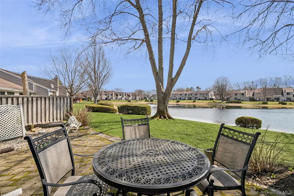 157 Hidden Ponds Circle Smithtown NY 11787