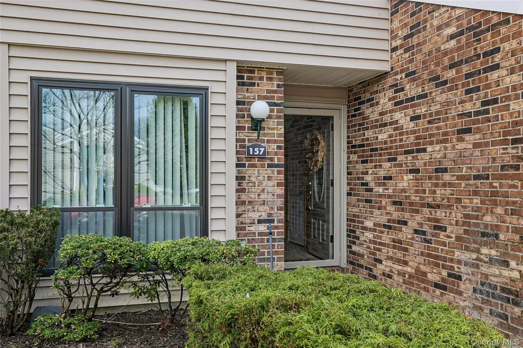 157 Hidden Ponds Circle Smithtown NY 11787