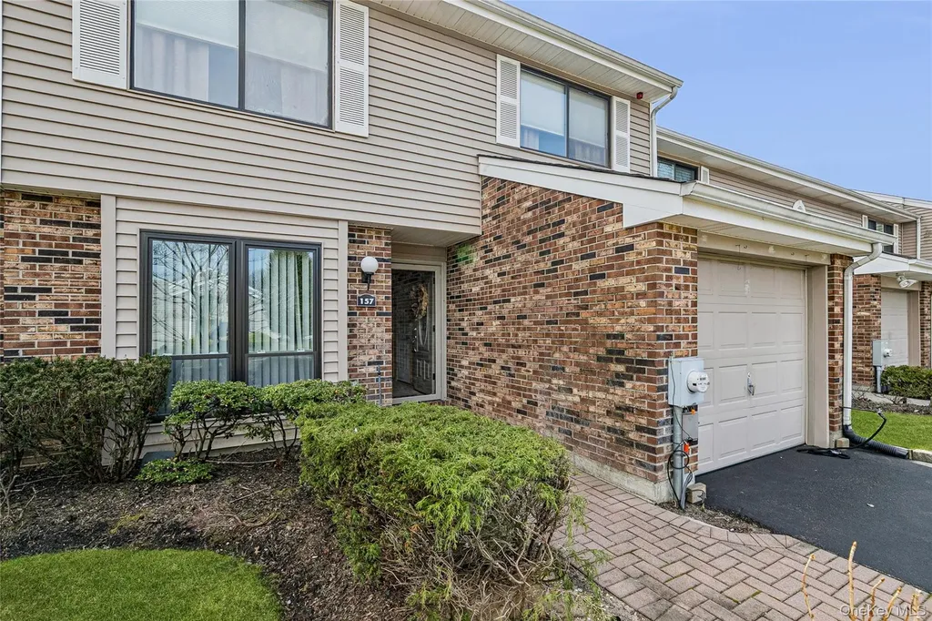 157 Hidden Ponds Circle Smithtown NY 11787