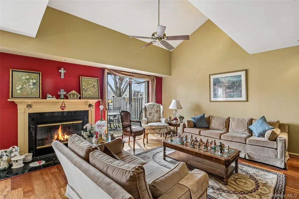 157 Hidden Ponds Circle Smithtown NY 11787