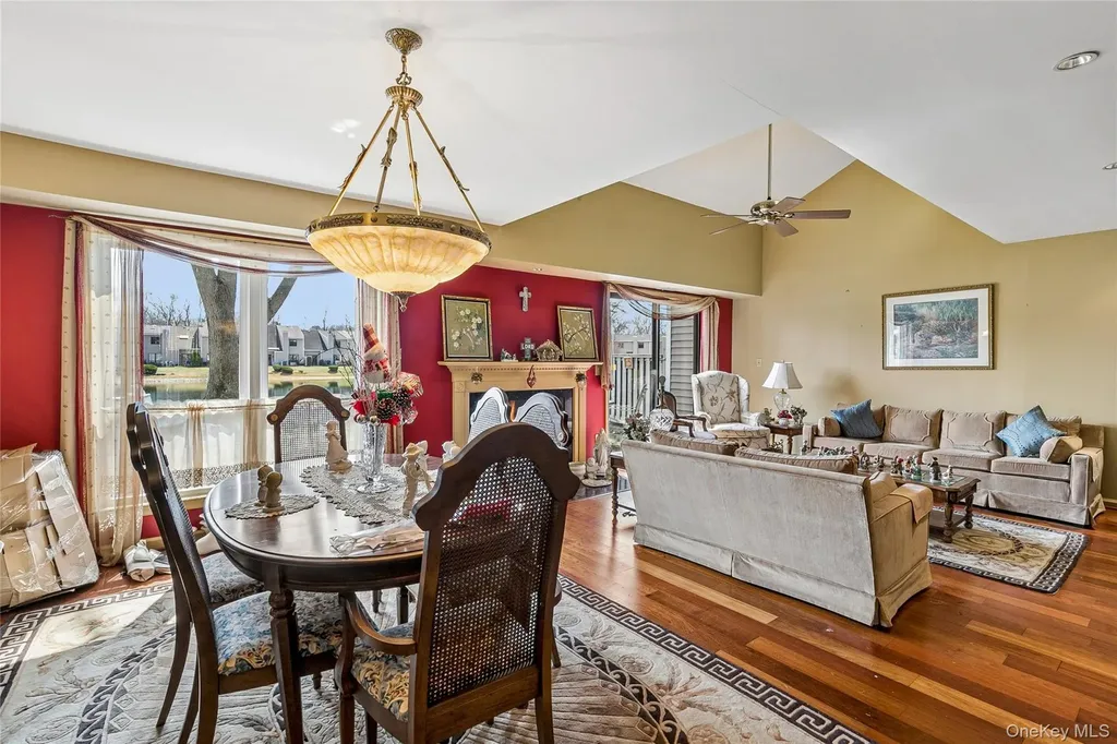 157 Hidden Ponds Circle Smithtown NY 11787