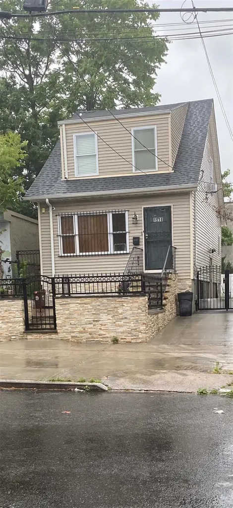 1511 Adee Avenue Bronx NY 10469