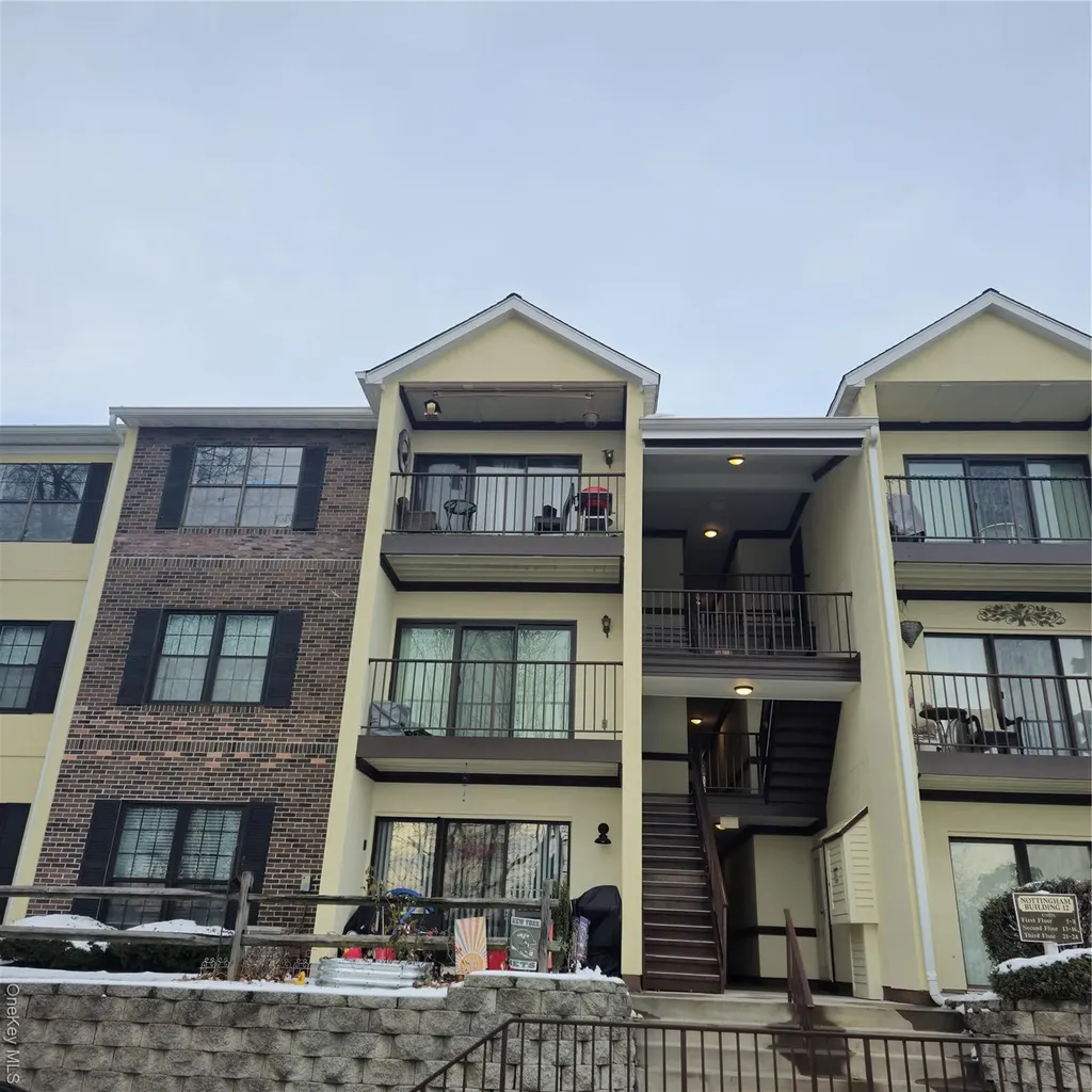 23 Nottingham Circle Peekskill NY 10566